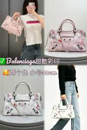 Picture of Balenciaga Handbags _SKUfw240125098fw